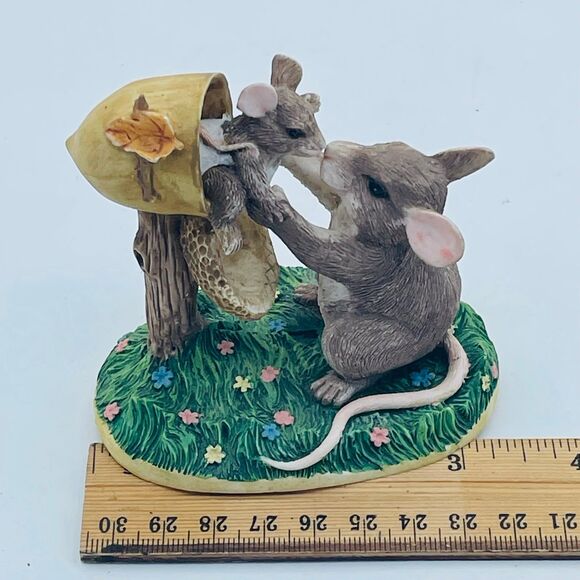 Vintage Handcrafted Charming Tails Mice Figurine New Arrival- Mouse in Mailbox - Picture 10 of 10